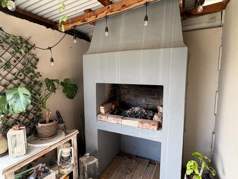 To Let 2 Bedroom Property for Rent in Sunnydale Western Cape